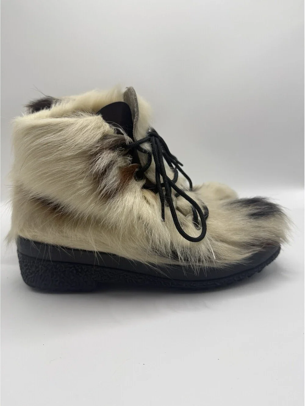 Vintage MOCATEM Fur Boots Lace up 70s Après Ski Canada France Sz 7 US Women’s
